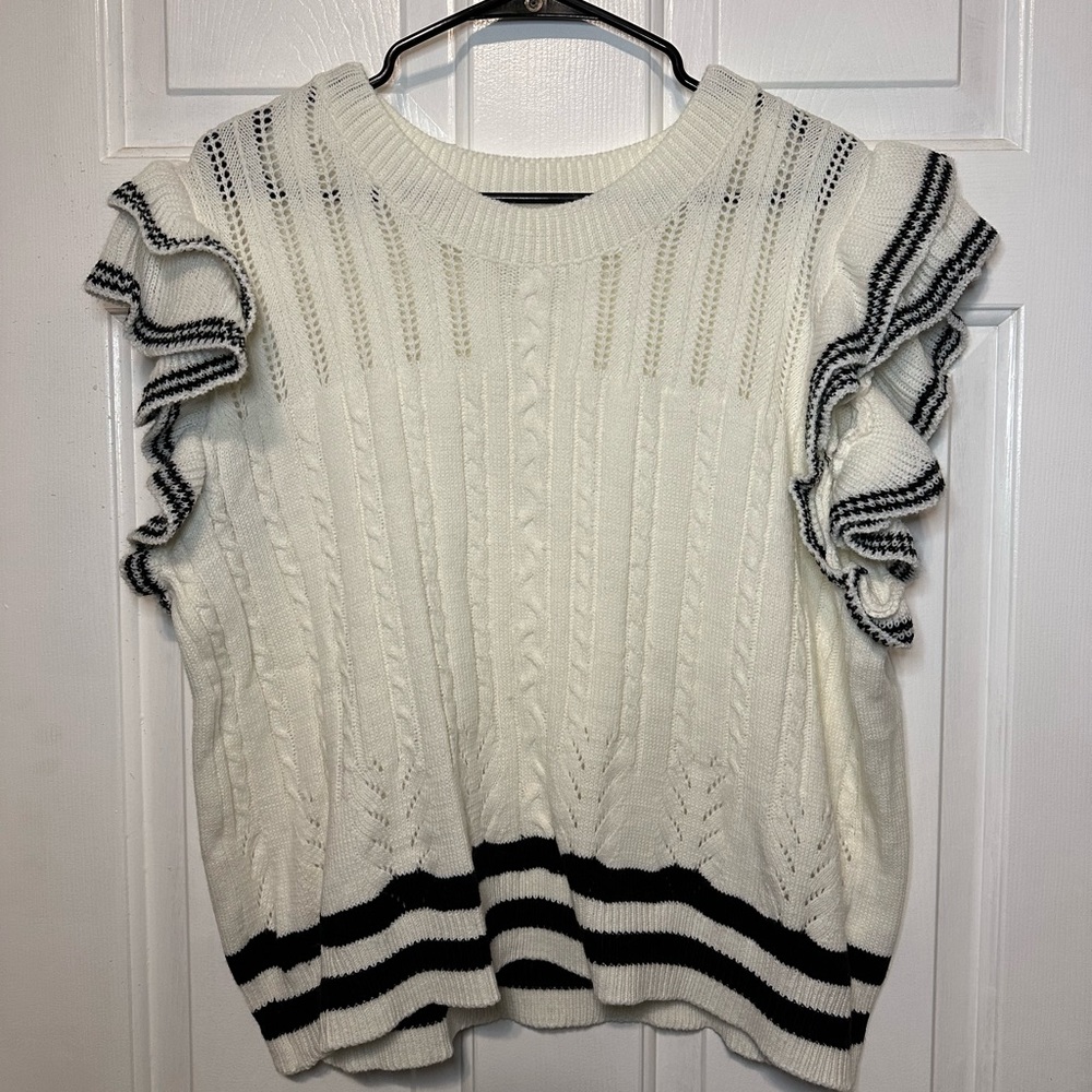 NWOT SHEIN curve 3X crop sweater cream and black cable knit- short sleeves